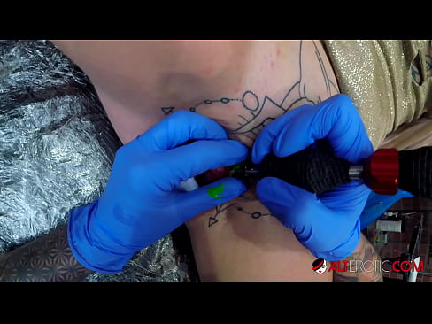 ❤️ Sully Savage, une chaudasse extrêmement tatouée, s'est fait tatouer le clitoris. ❤ Vidéo de porno at fr.porngameshub.ru ❌️❤